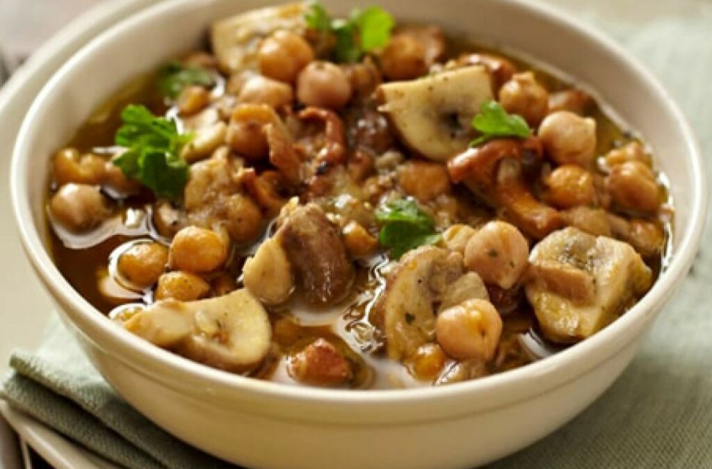 Kichererbsen und Steinpilzsuppe