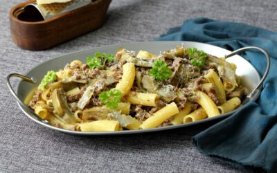 Pastasalat mit Thunfisch und eingelegten Artischocken