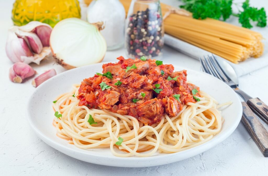 Spaghetti mit Tomate und Thunfisch