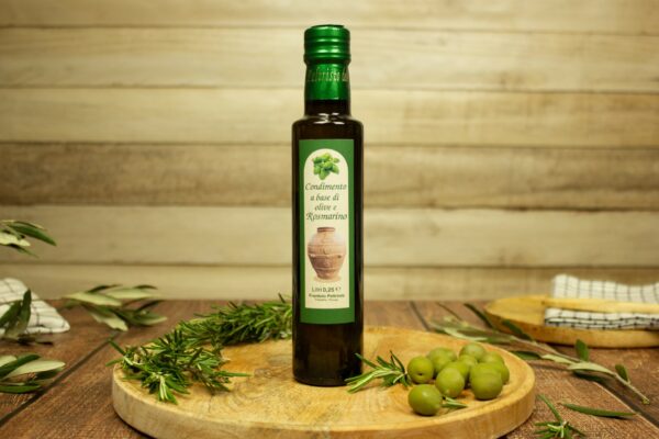 Extra natives Olivenöl mit Rosmarin