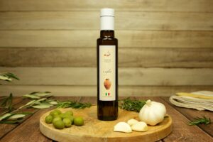 Extra natives Olivenöl mit Knoblauch